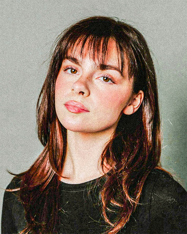 Dakota White as Caroline